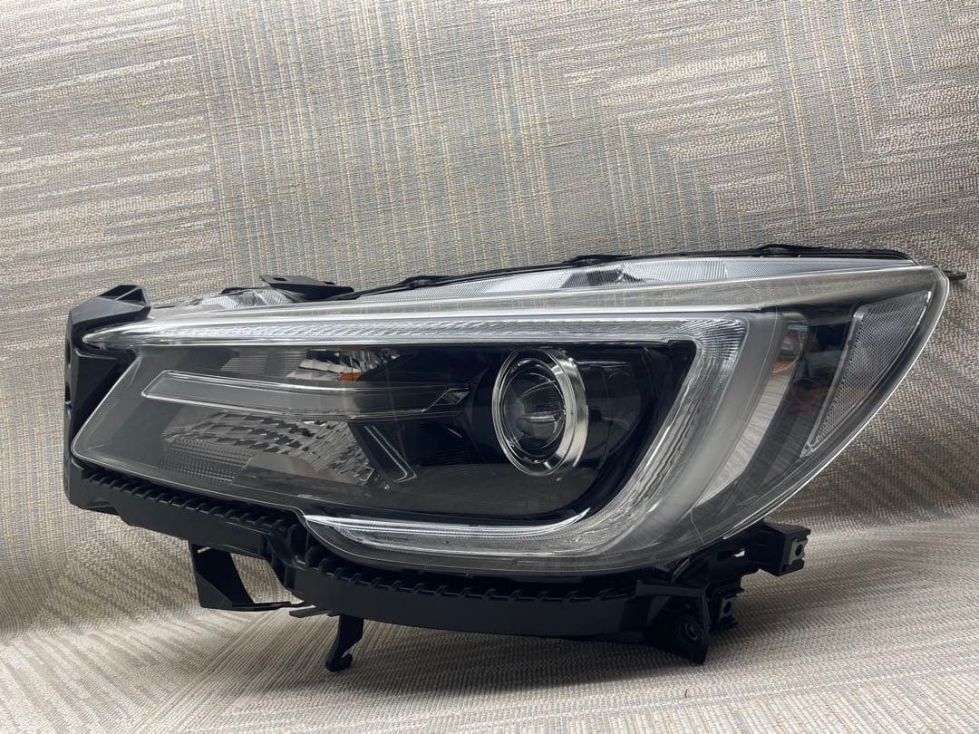 スバル レガシィBN9 BS9後期 左ライト KOITO 100-60388