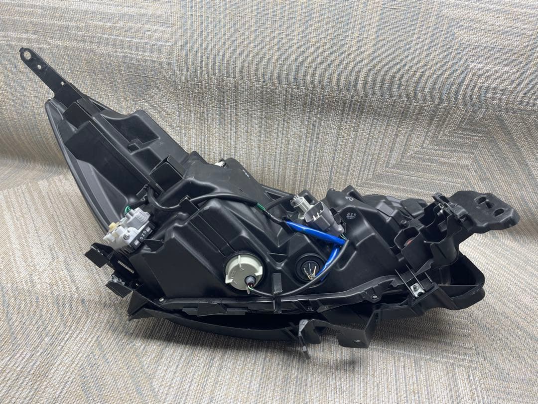 スバル レガシィBN9 BS9後期 左ライト KOITO 100-60388