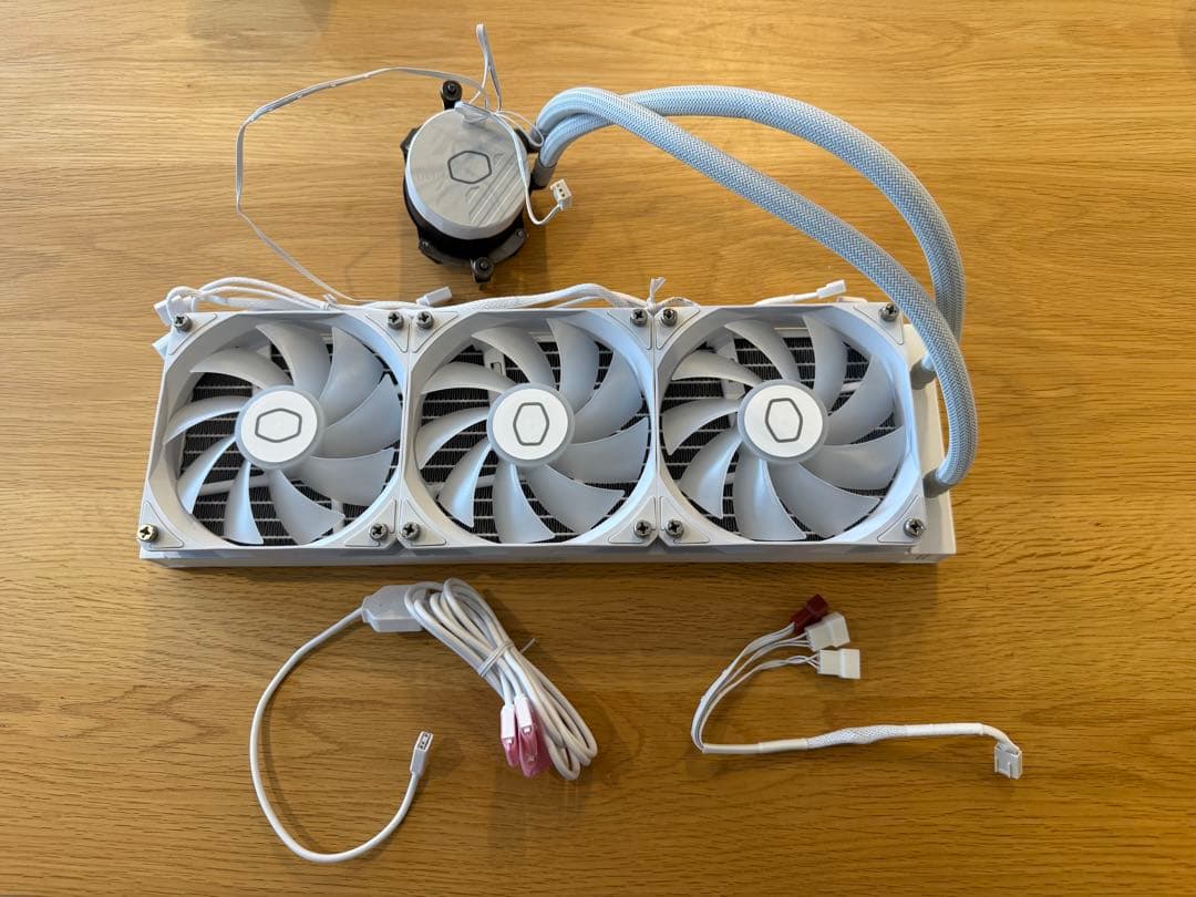 水冷式CPUクーラー cooler master 360L core ホワイト