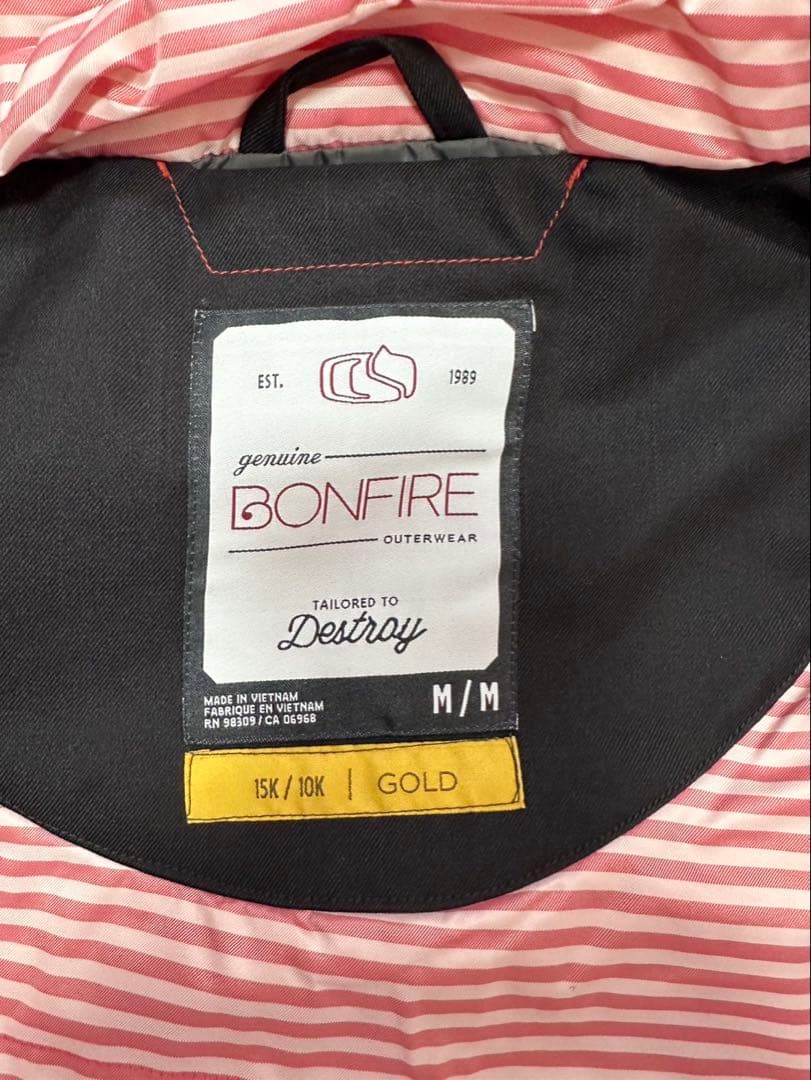 ボンファイア、スキーウェア