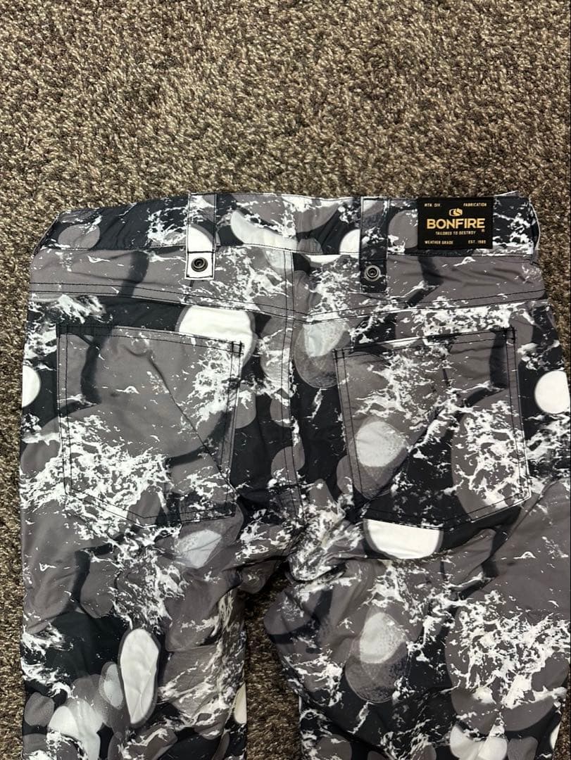 ボンファイア、スキーウェア