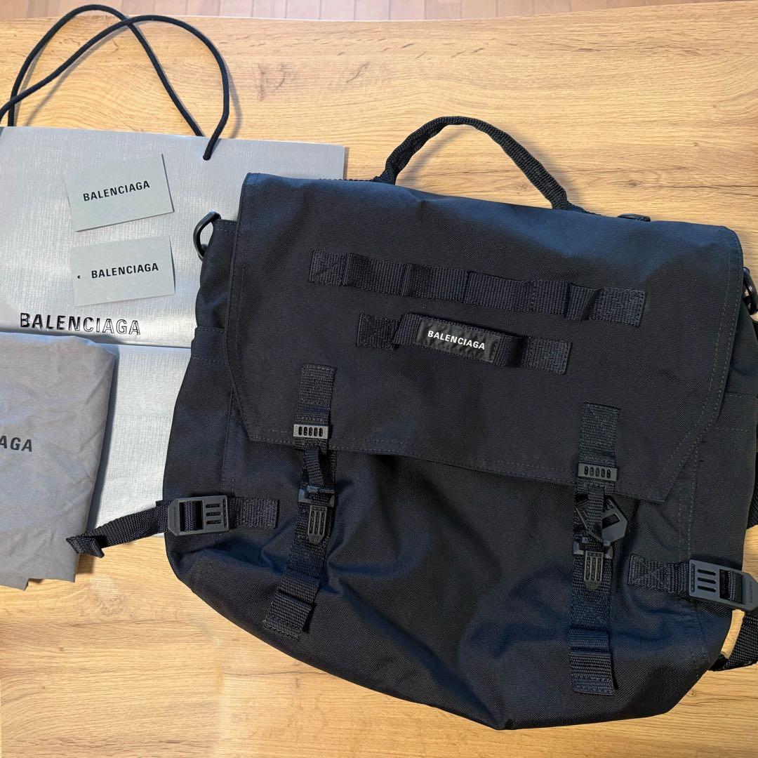 【美品】BALENCIAGA ARMY メッセンジャーバッグ ブラック