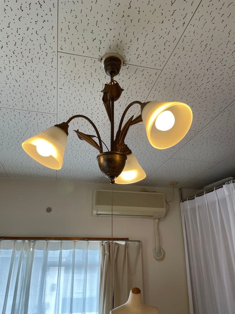 【中古】クラシックシャンデリア 3灯 ブロンズ・白　アンティーク