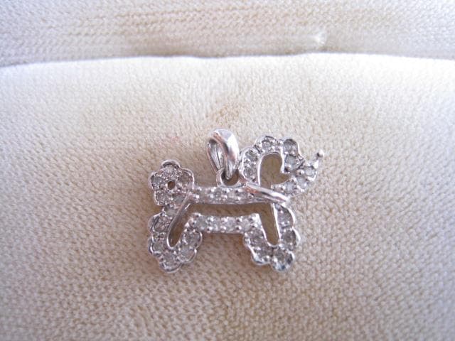 ☆超可愛い！天然ダイヤモンド0.16ct 犬形 k10WGペンダント 新品同様！