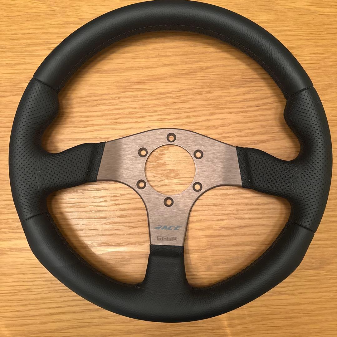 MOMO ステアリング RACE 32パイ　ホーンボタン無し