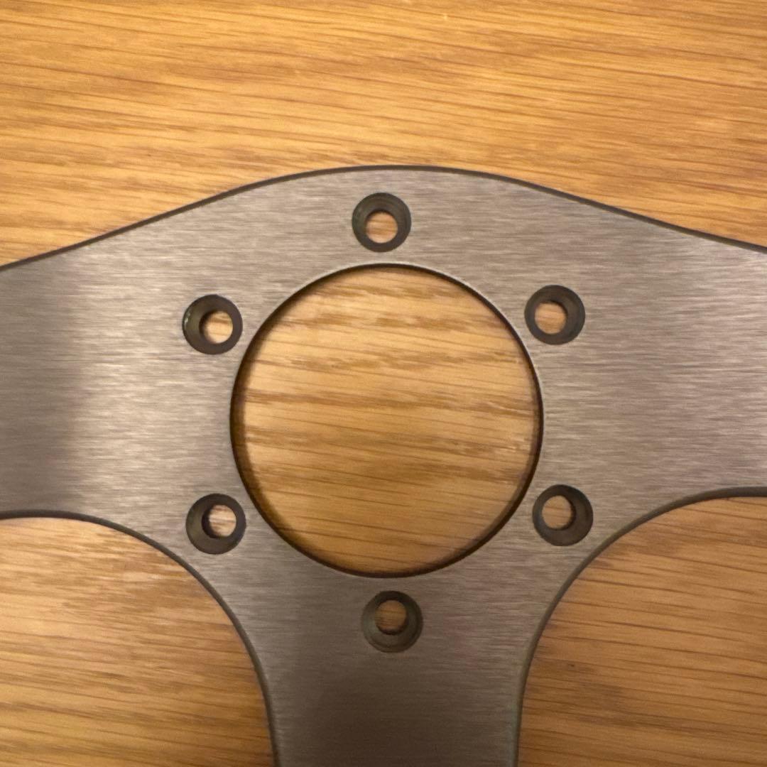 MOMO ステアリング RACE 32パイ　ホーンボタン無し