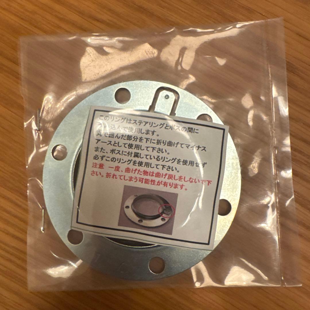 MOMO ステアリング RACE 32パイ　ホーンボタン無し