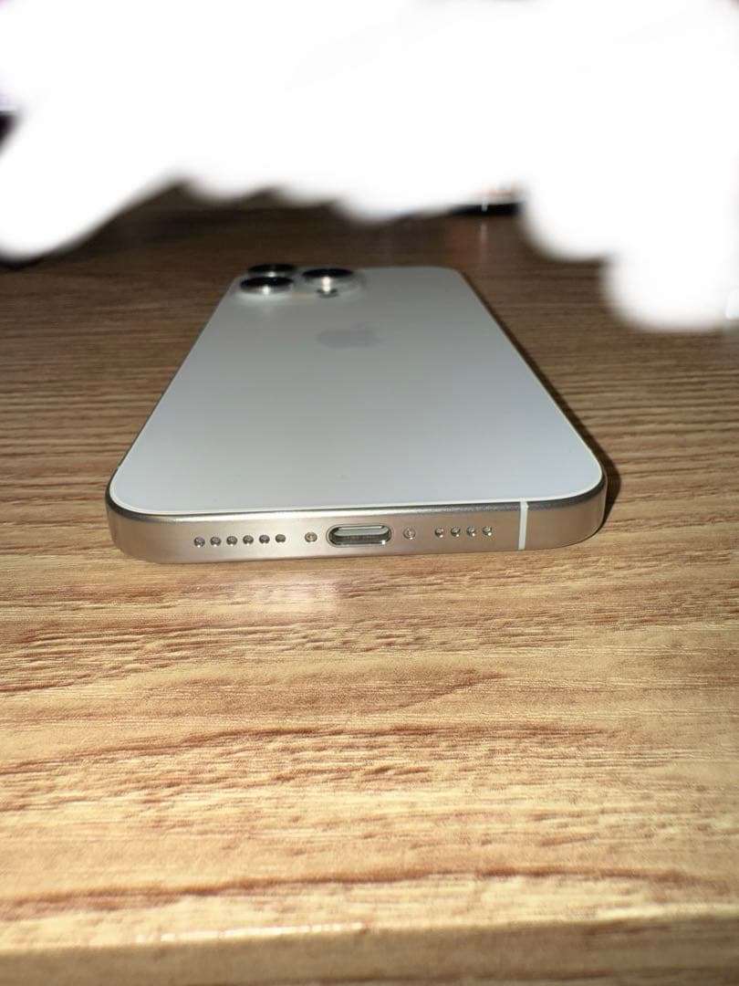 Apple iPhone 15ProMAX 白本体 512GB 美品バッテリー〇