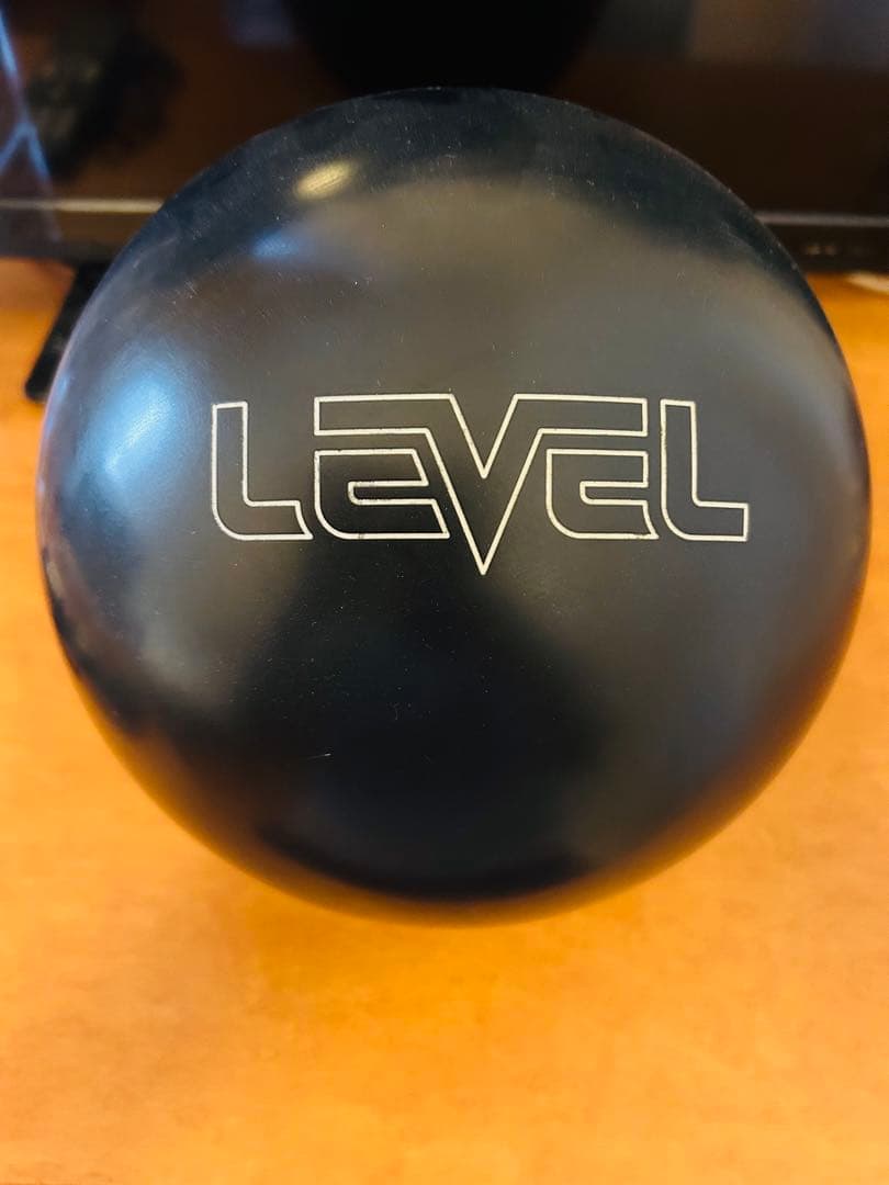 LEVEL STORM ボウリングボール 黒 2穴