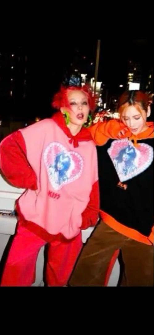 RE. 仲里依紗 KISSコラボパーカー 完売 アールイー 新品