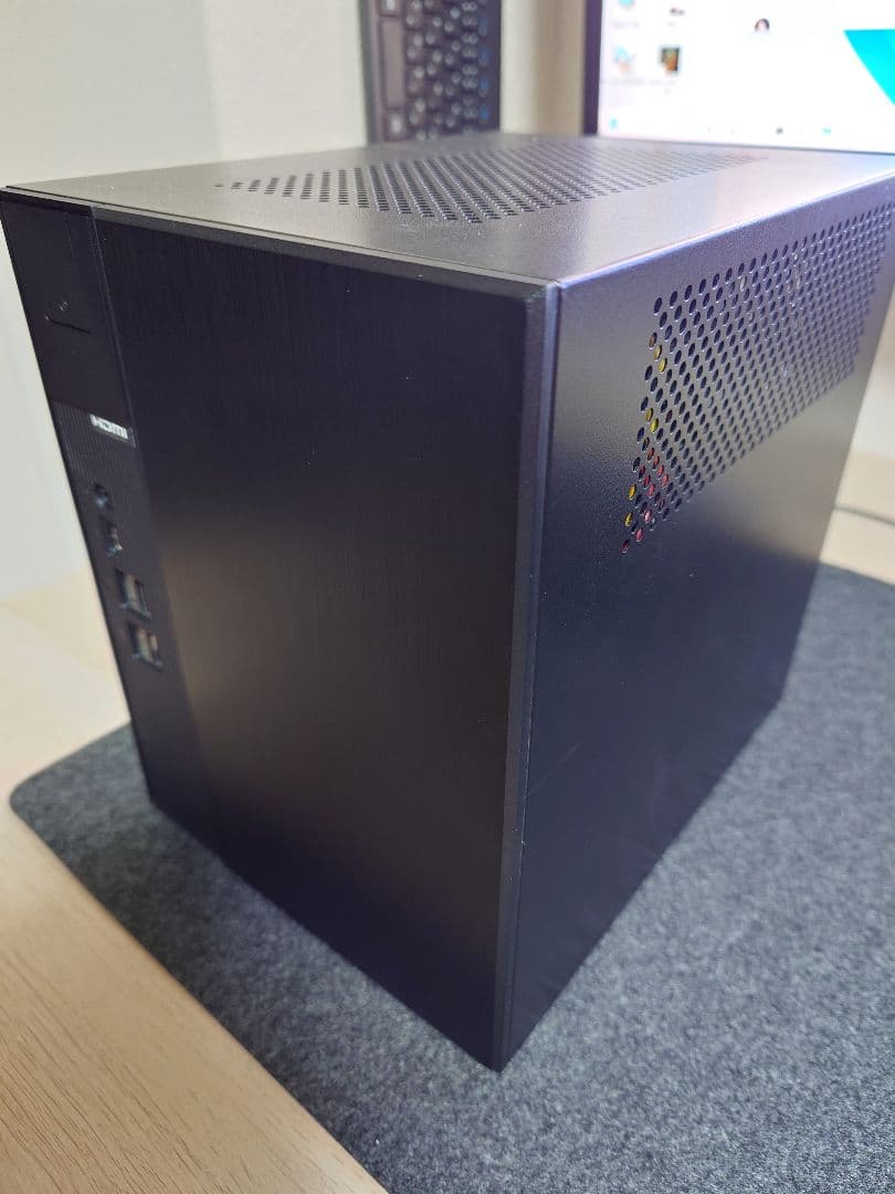 キューブ型デスクトップPC asrock deskmeet