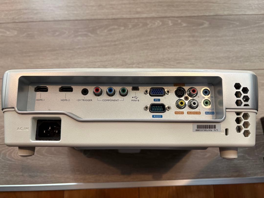 BenQ DLP フルHDホームプロジェクター W1070