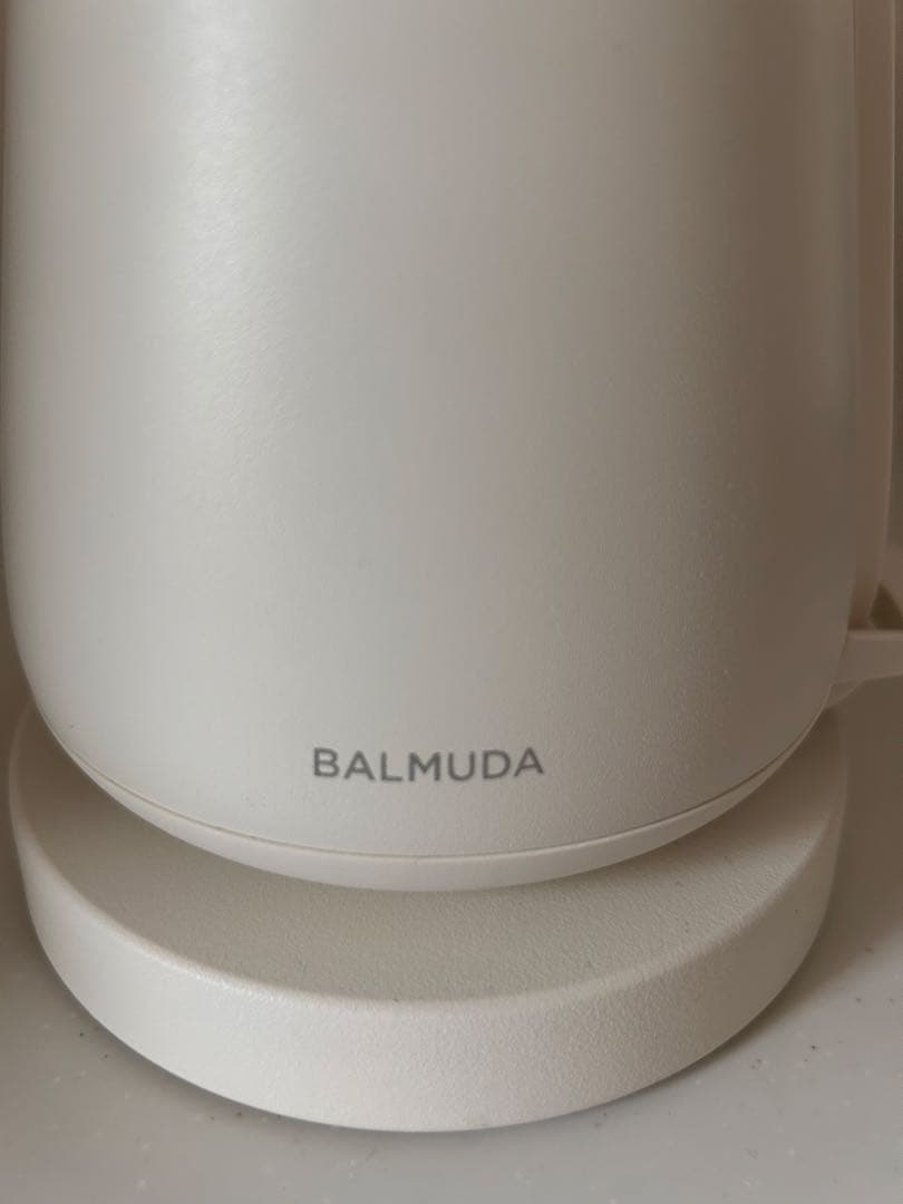 バルミューダ ケトル　ホワイト