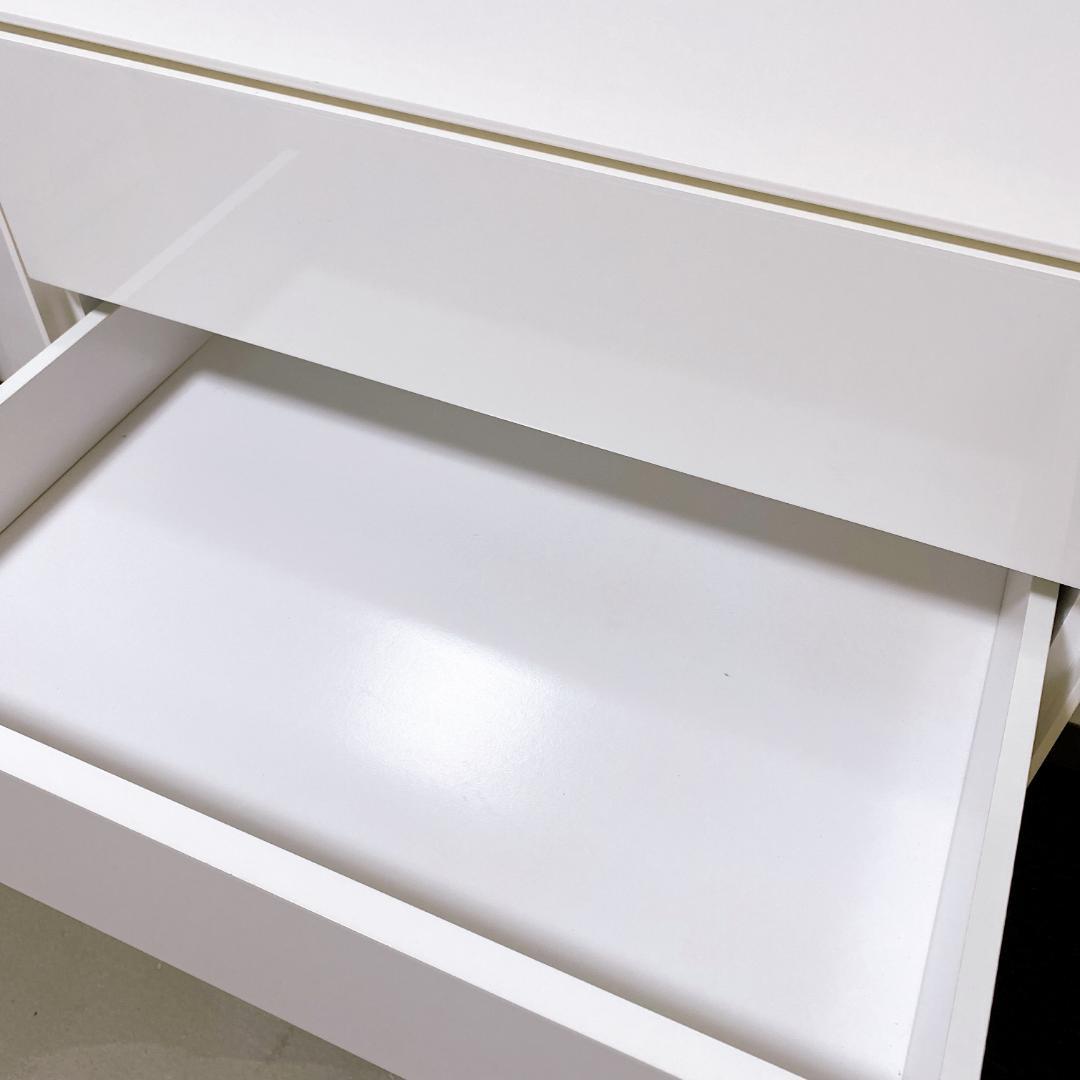 コチハル　ホワイトチェスト 鏡面加工 脚が金属のオシャレ使用