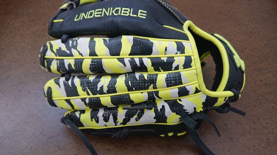 アンダーアーマー 2020年春季キャンプモデル 迷彩 内野手 軟式 グローブ 袋