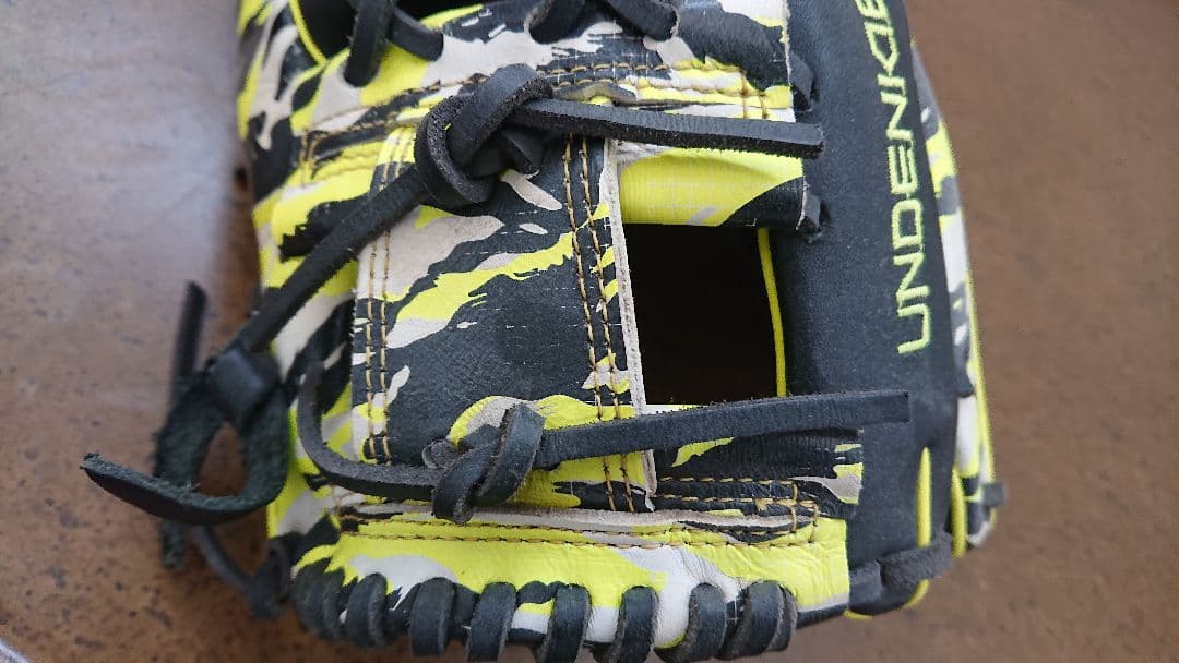 アンダーアーマー 2020年春季キャンプモデル 迷彩 内野手 軟式 グローブ 袋