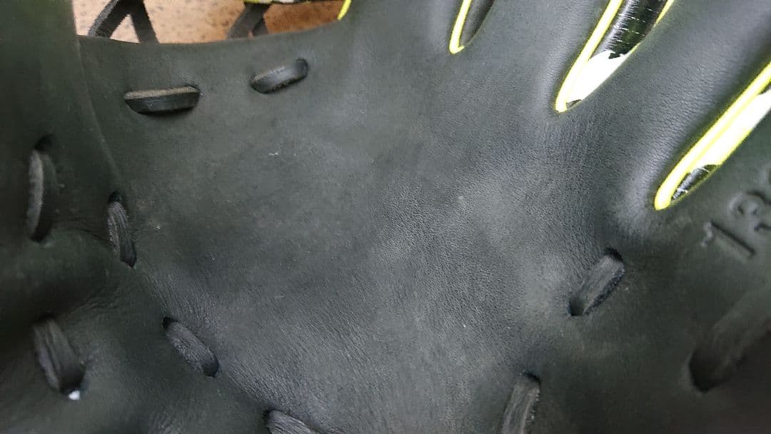 アンダーアーマー 2020年春季キャンプモデル 迷彩 内野手 軟式 グローブ 袋