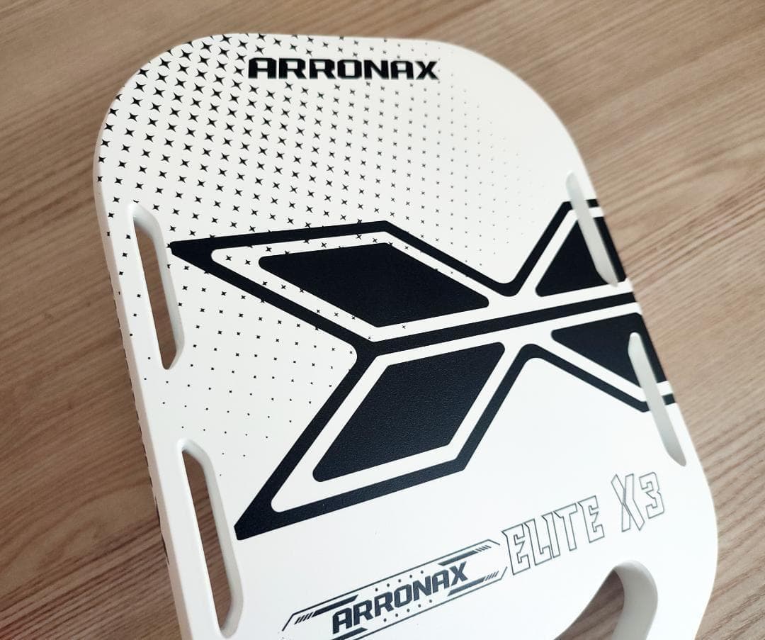 ARRONAX ELITE X3 ピックルボール パドル エッジレス 白い 黒い