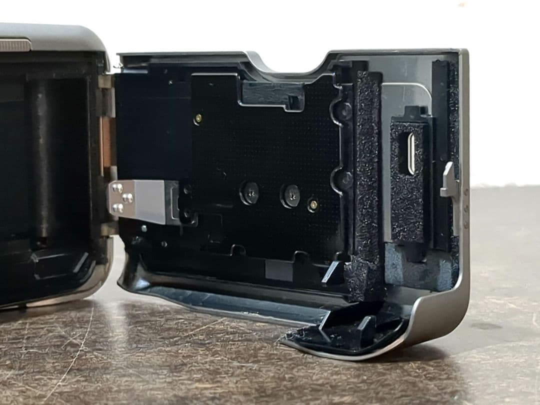 FUJIFILM TIARA コンパクトカメラ SUPER-EBC 28mm