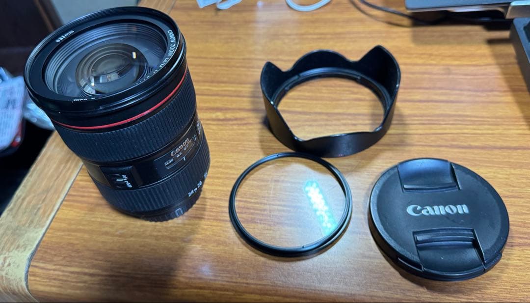 Canon 24-70mm f/2.8 ズームレンズ