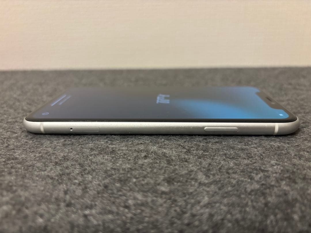 美品！iPhone XR ホワイト 128GB SIMフリー　カメラ音無し