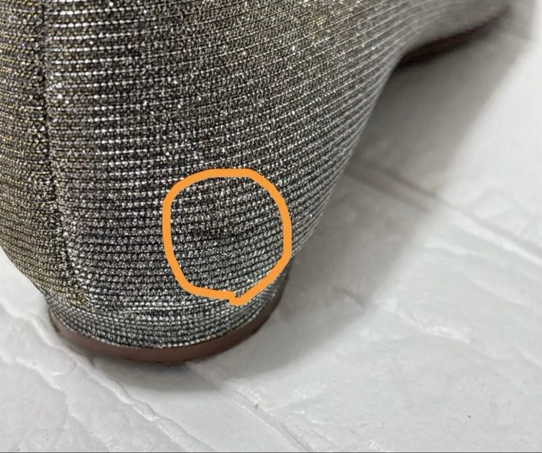 Manolo Blahnik ハンギシ　フラット　希少　シルバーゴールド 玉虫色