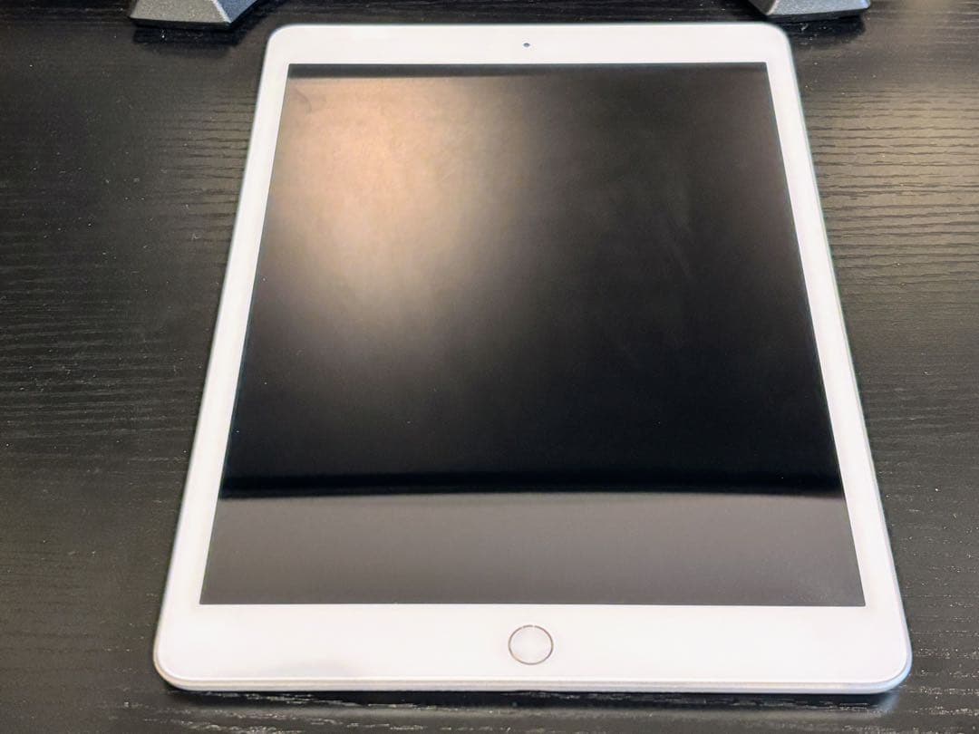 iPad 第8世代 32GB SIMフリー シルバー 白 美品