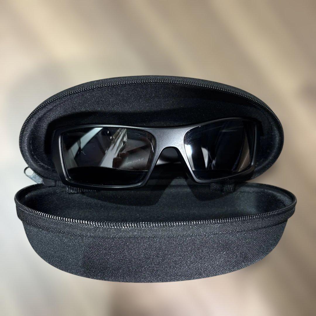 OAKLEY ブラックサングラス ケース付き