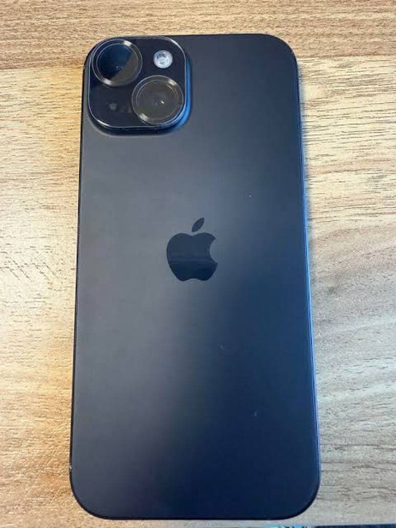 美品iPhone15 ブラック　無印の白ケース付き