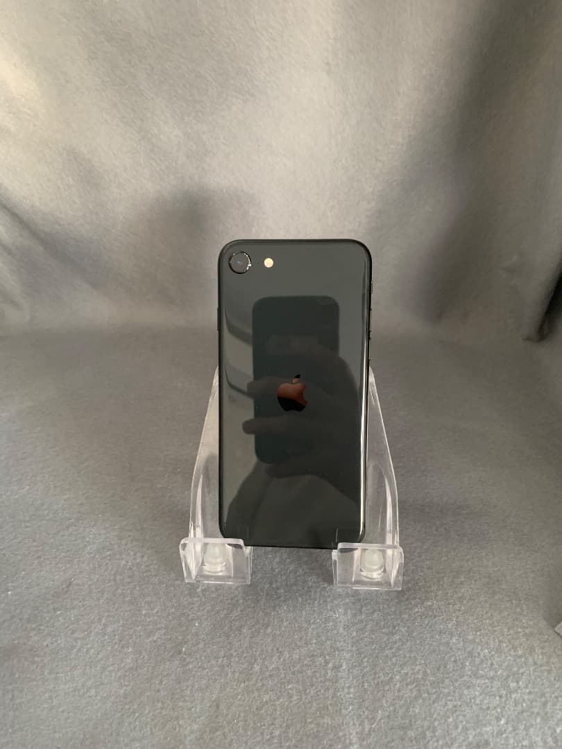 美品　国内版　SIMフリー　iPhone SE 第二世代　128GB　ブラック色