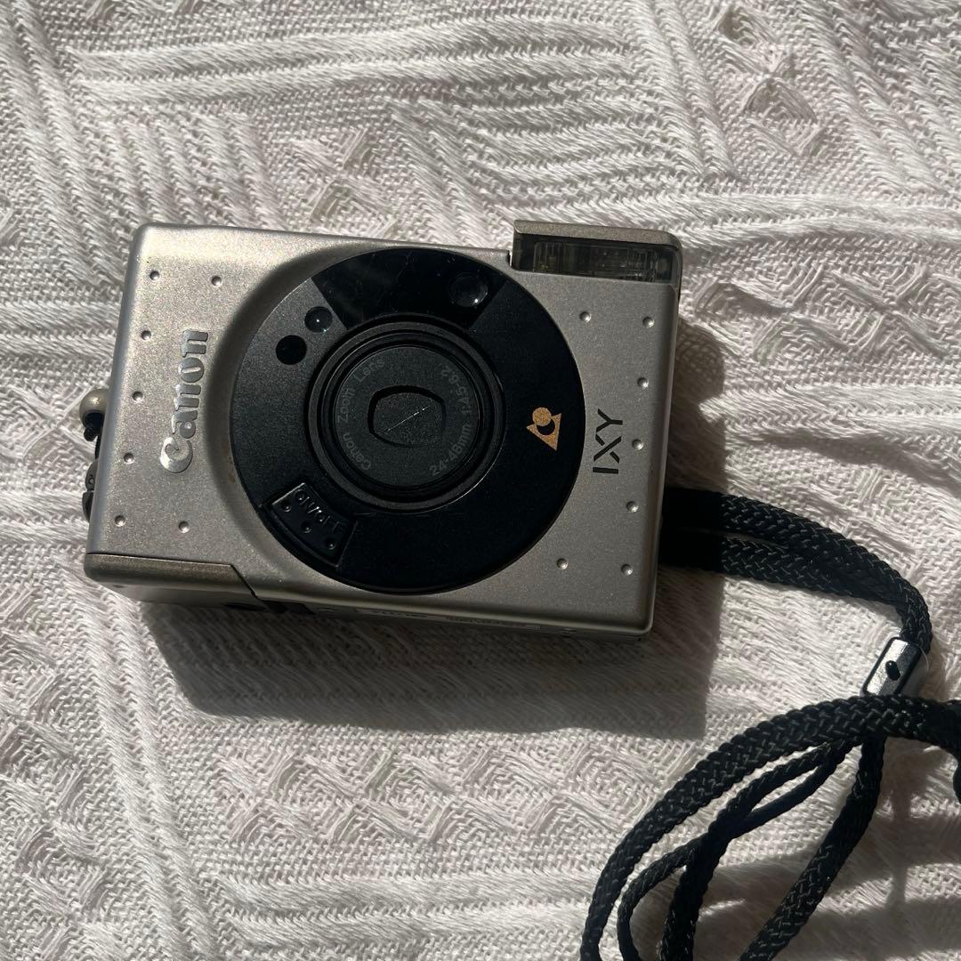 Canon IXY デジタルカメラ シルバー