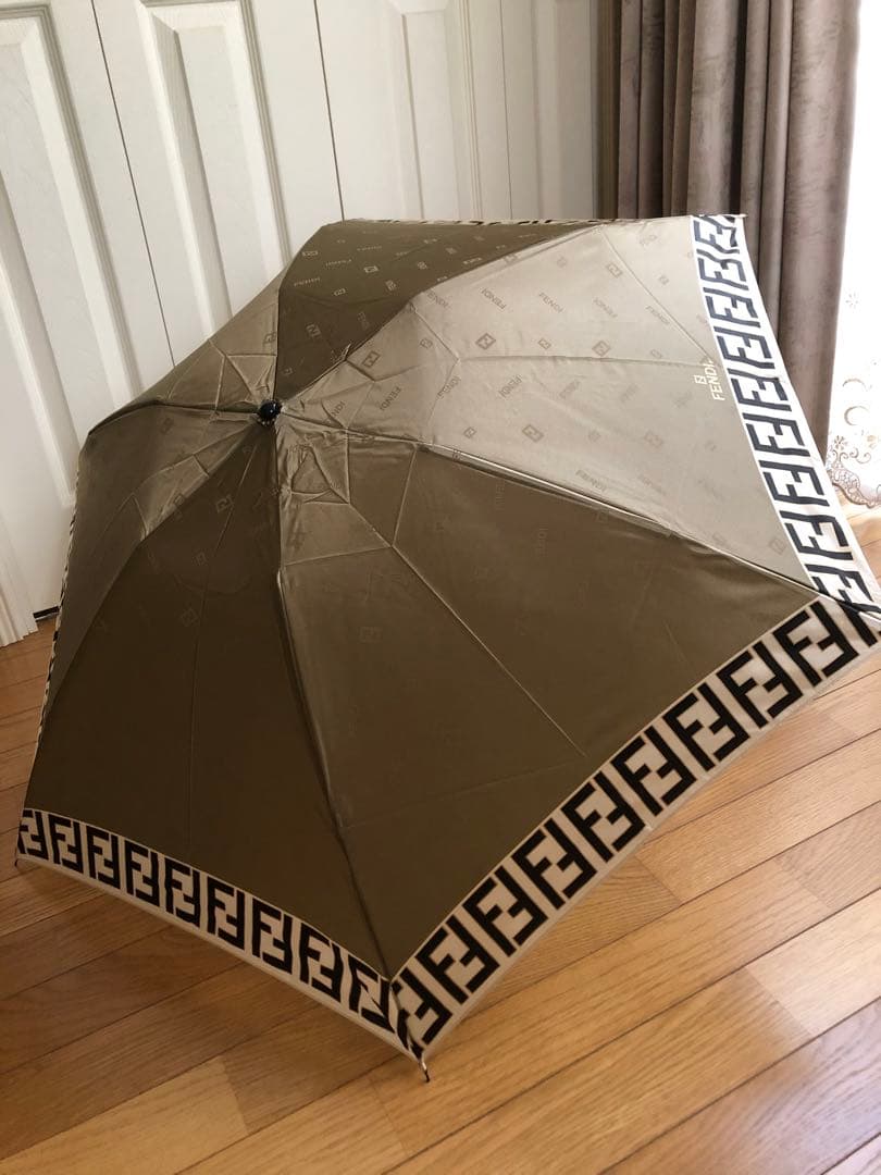 FENDY折り畳み傘　ズッカ柄　ケース付き