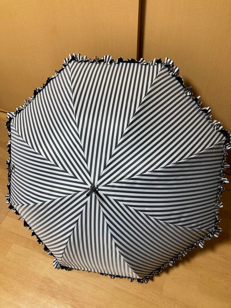 サンバリア100 長傘　Mサイズ フリル 白黒ストライプ 日傘 UV 遮光 日傘
