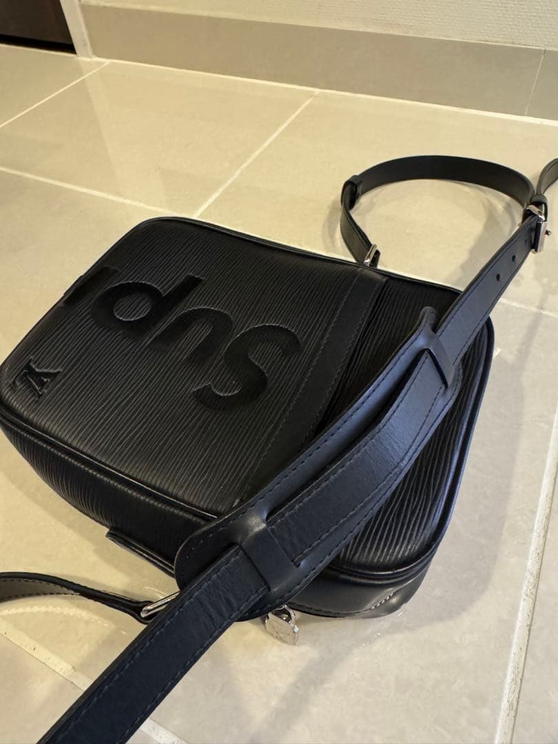 ルイヴィトン シュプリーム ダヌーブPM ショルダーバッグ エピ ブラック　美品