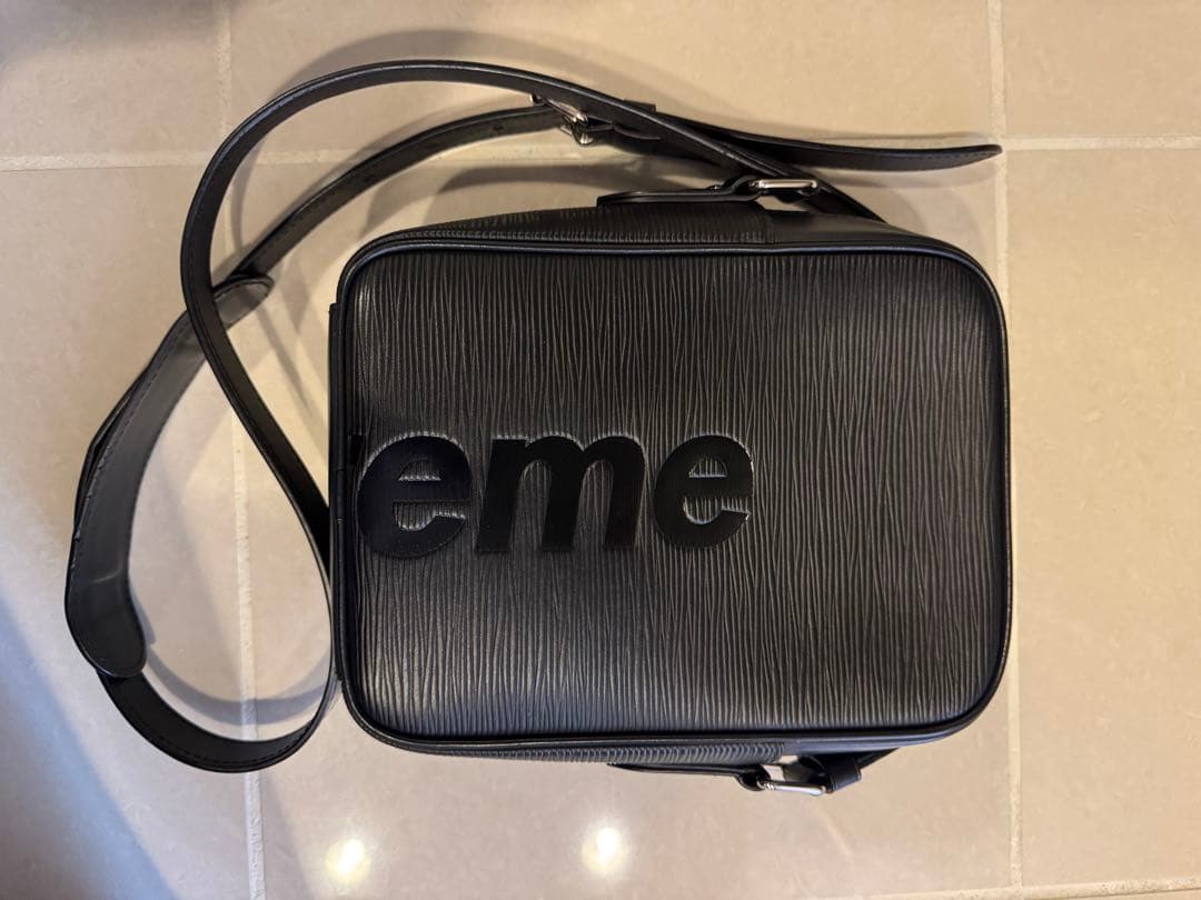 ルイヴィトン シュプリーム ダヌーブPM ショルダーバッグ エピ ブラック　美品