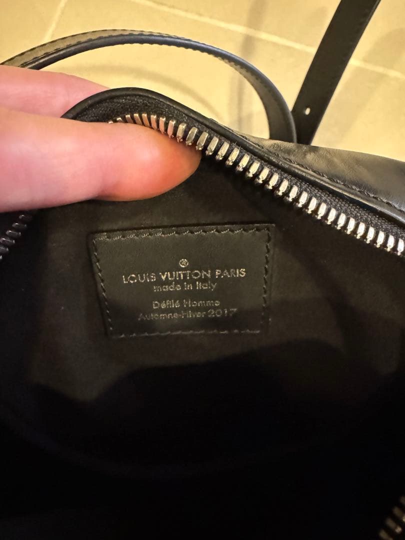 ルイヴィトン シュプリーム ダヌーブPM ショルダーバッグ エピ ブラック　美品