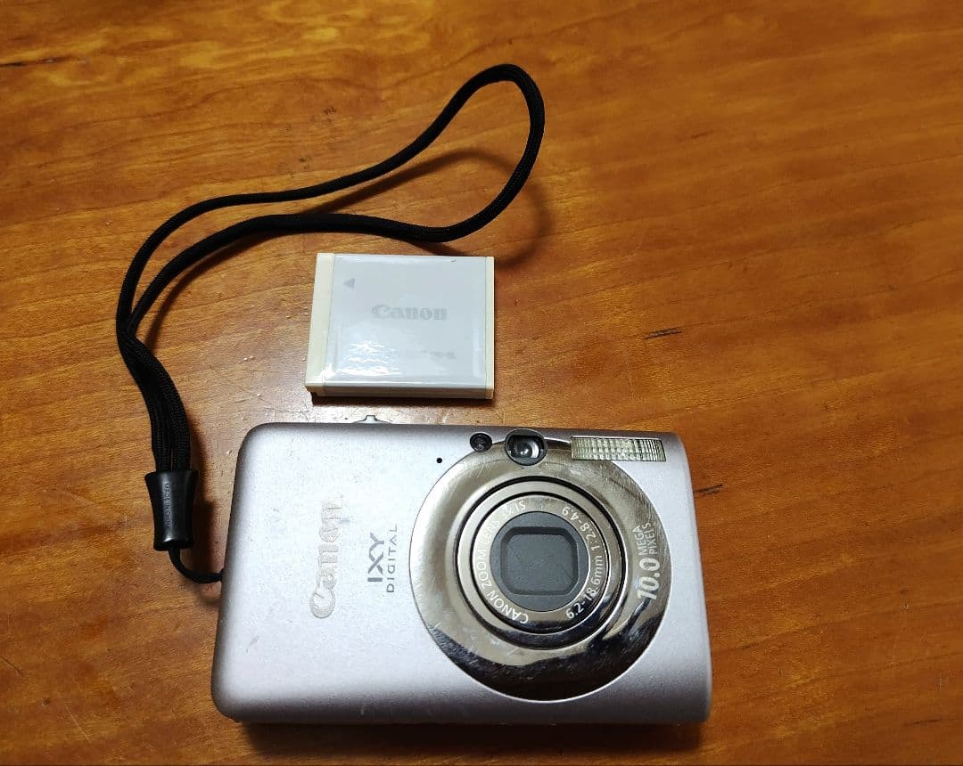 CANON キャノン　IXY 110 IS　デジタルカメラ　ジャンク　シルバー