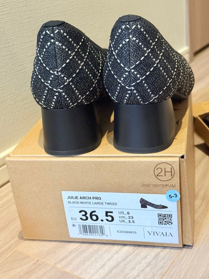 【新品未使用】 VIVAIAチャンネル風靴　ラウンドトゥチャンキーヒールパンプス