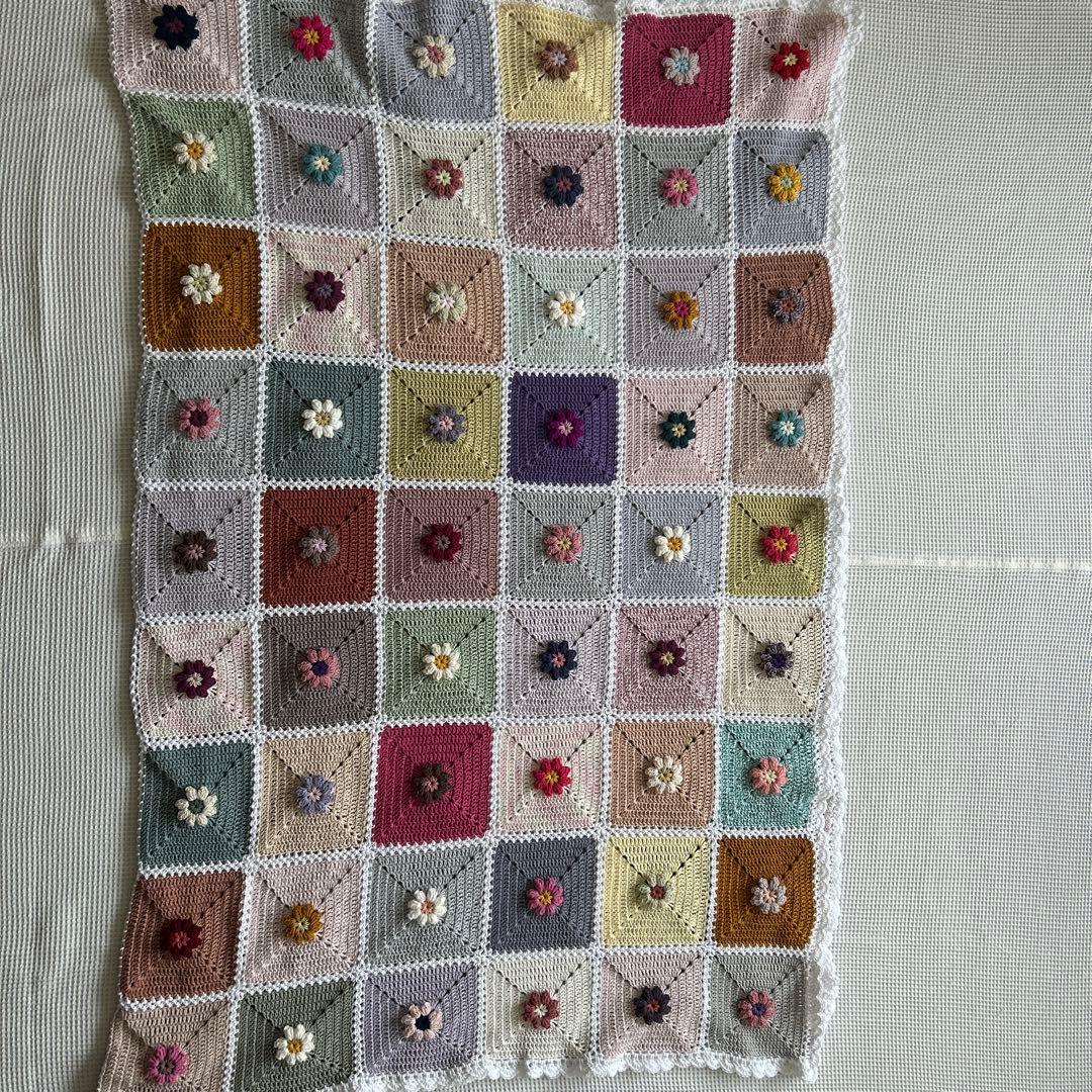 ぷっくり。お花モチーフ グラニースクエアブランケット