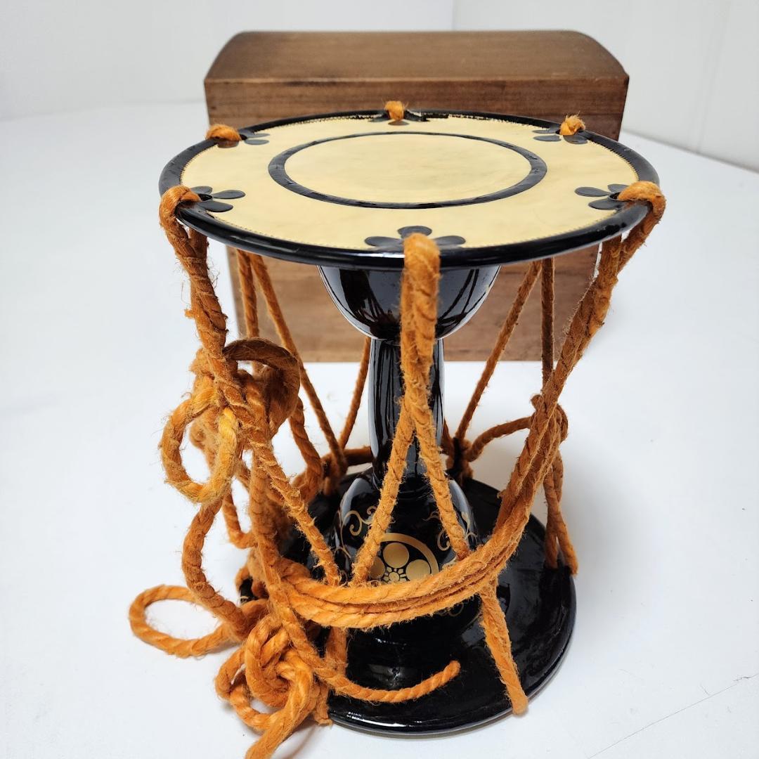 和楽器 小鼓 蒔絵 調緒付き 能 狂言 舞台 木箱付 演奏用