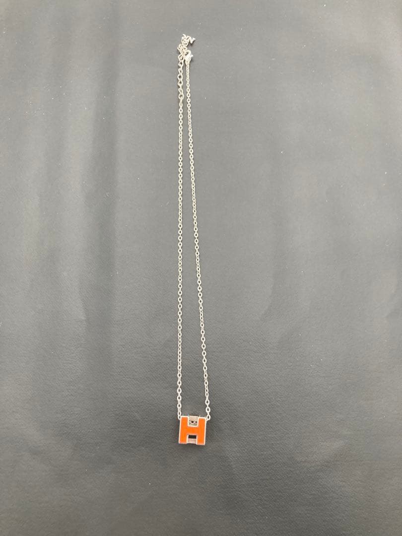 HERMES エルメス Hキューブ ネックレス オレンジ　シルバーカラー