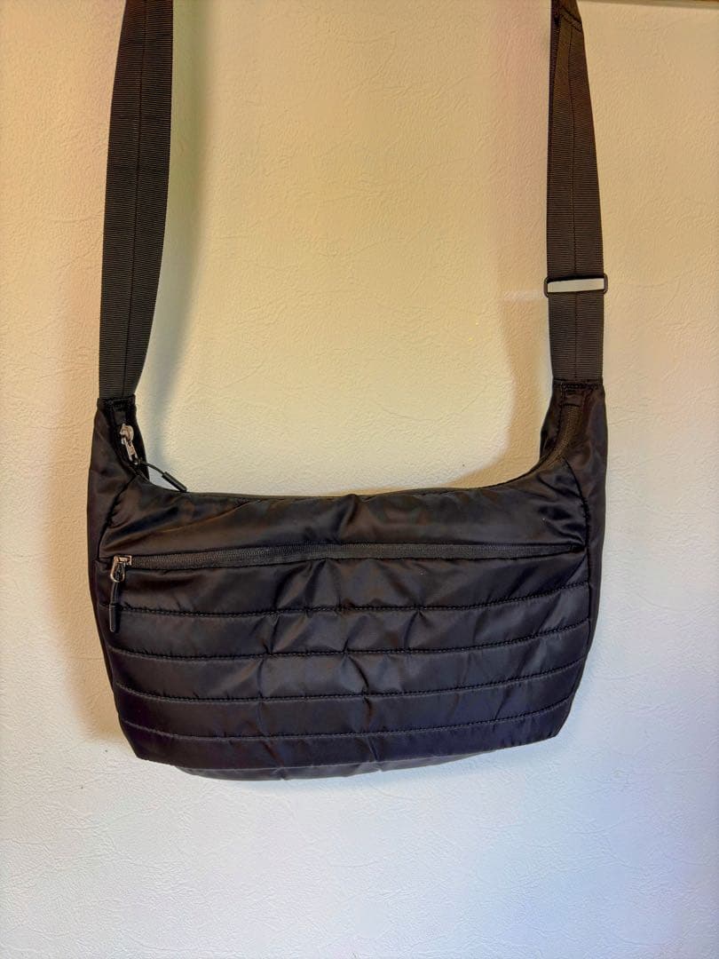 Bellroy Laneway Crescent Bag 容量　7L ブラック