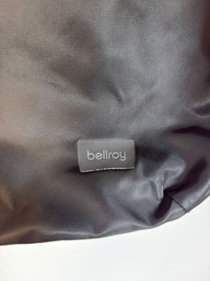 Bellroy Laneway Crescent Bag 容量　7L ブラック