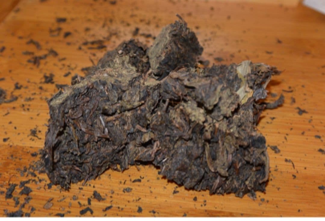 【最終金額】一生分の茶 2014年の竹製パッケージ黑毛茶 百两茶 3.625kg