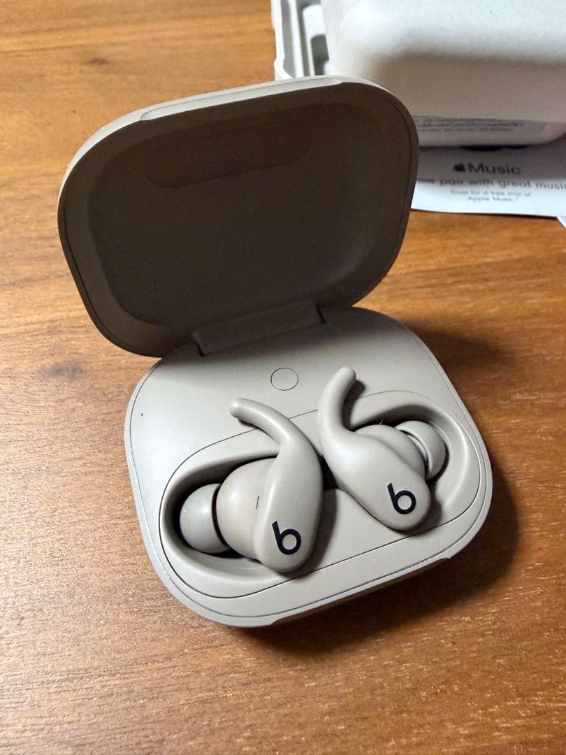 【新品に近い美品】Powerbeats fit 付属品完備