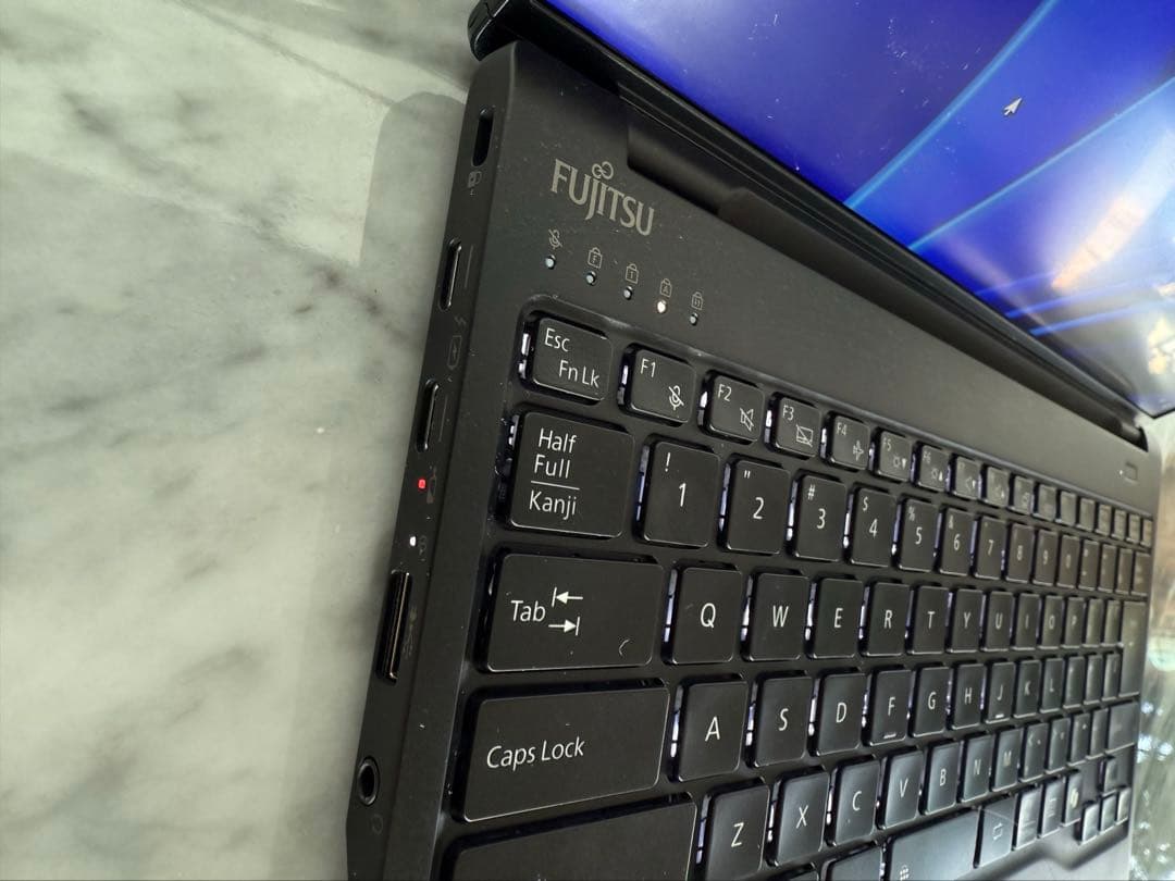 FMV LIFEBOOK U90J3B 黒 箱無し　アダプター有り