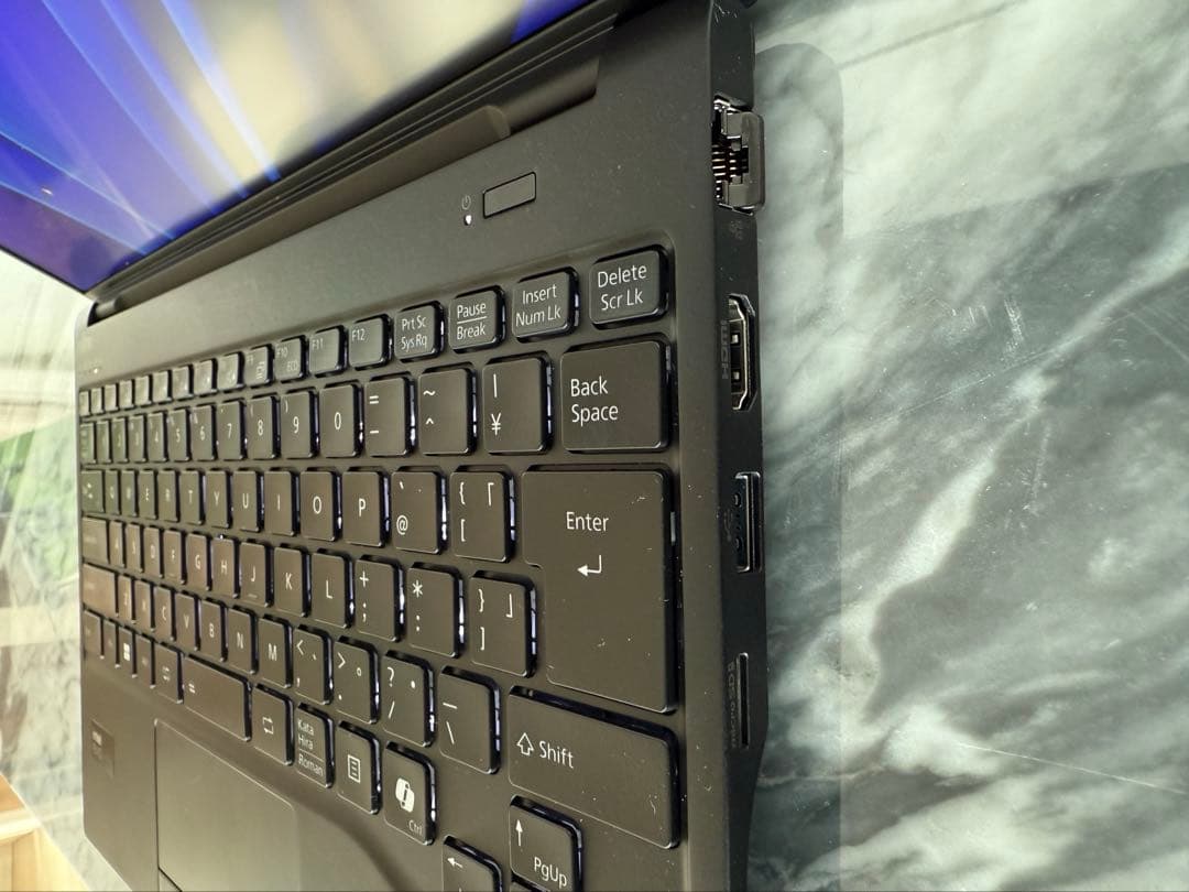 FMV LIFEBOOK U90J3B 黒 箱無し　アダプター有り