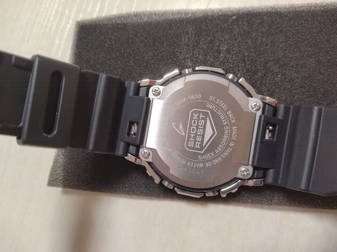 【美品】G-SHOCK　デジタル　シルバー　GM-5600