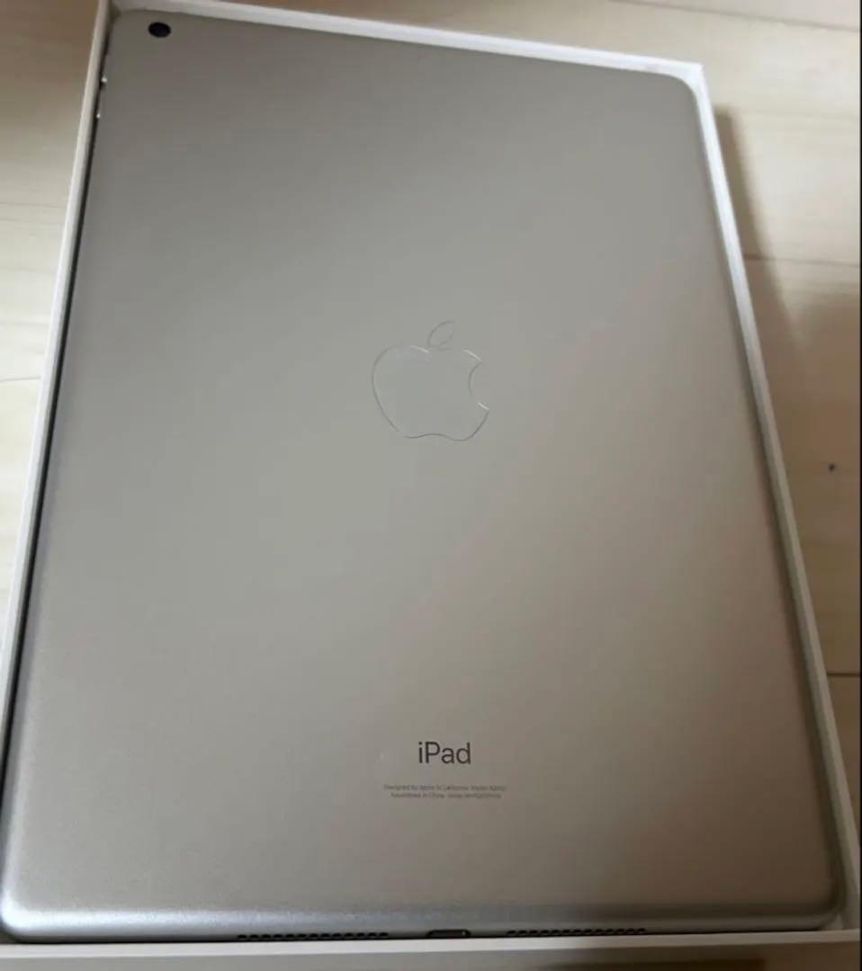 iPad (第9世代) 64GBシルバー充電器付　Wi-Fiモデル　A2602