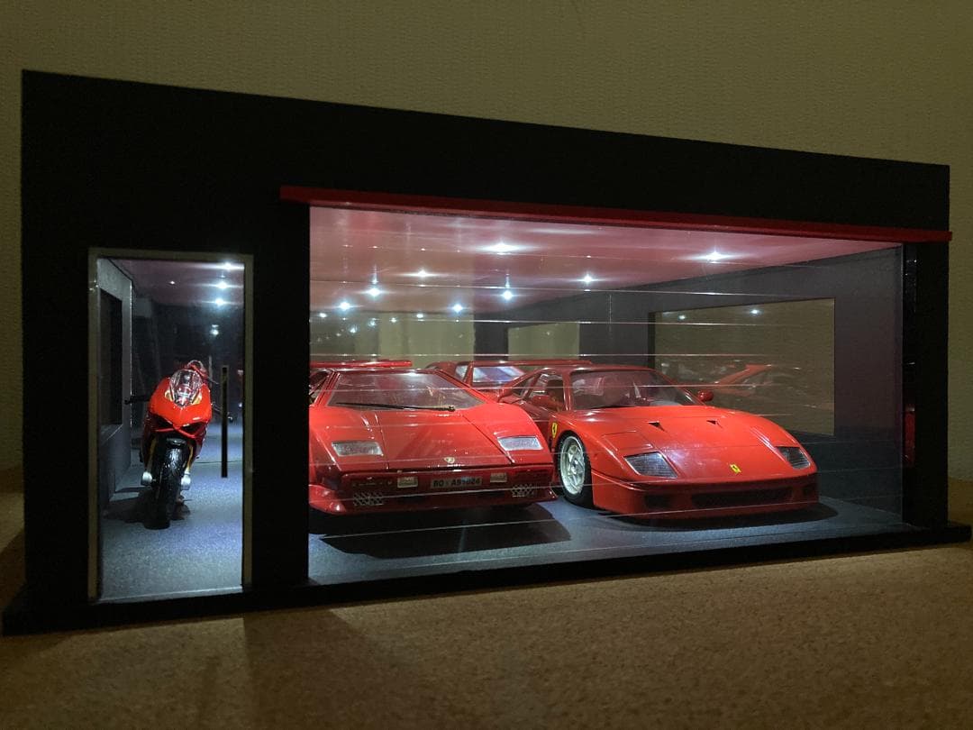 ミニカー用ジオラマ：1/18 ショールームタイプガレージ／車＆バイク展示！